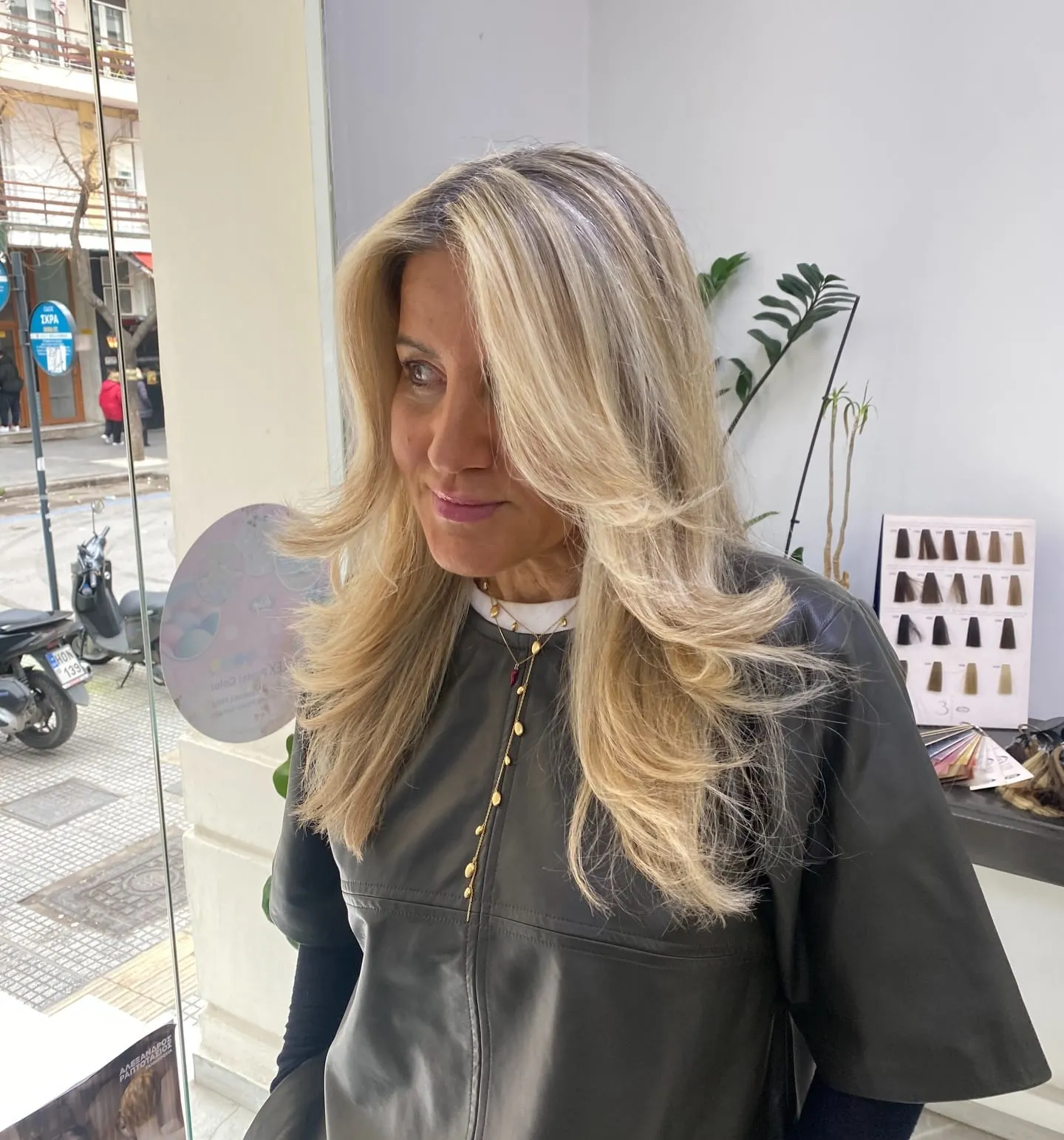 Ξανθό styling με ανάλαφρα επίπεδα
